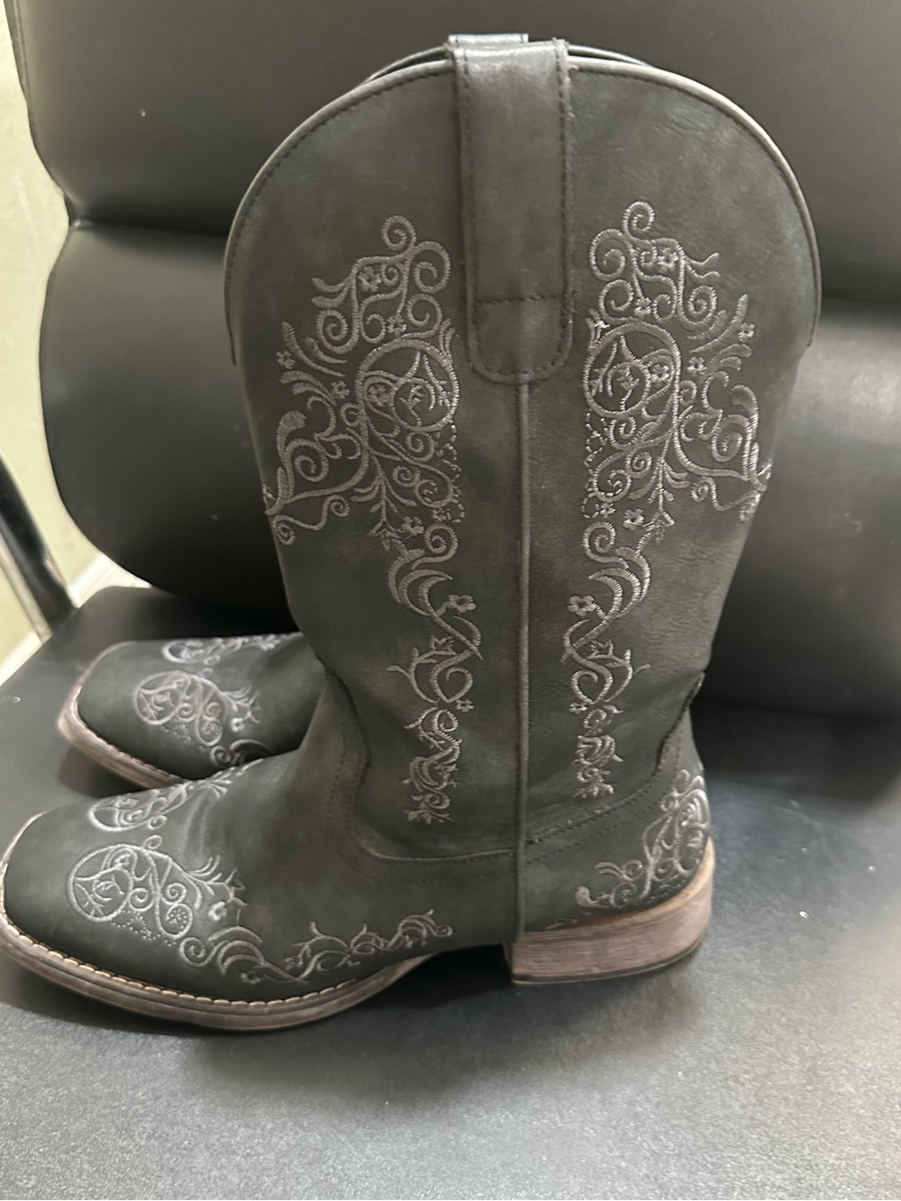 Roper Black Embroidered Western boot.